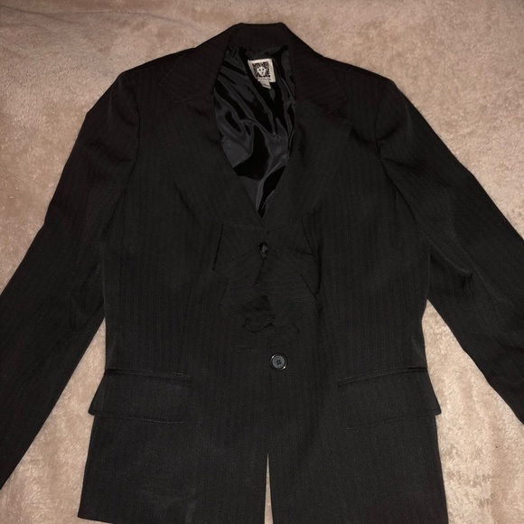 Suit - Picture 3 of 4
